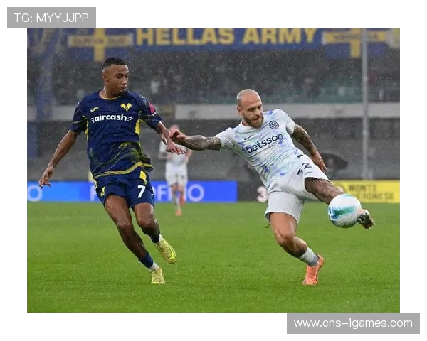 维罗纳莫斯克拉助攻贝尔加利首开记录，主场沸腾