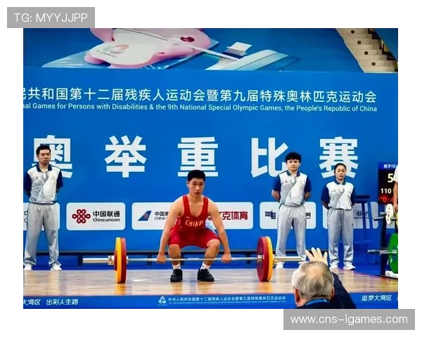 特奥运动员冯鑫浩全国赛夺四金，训练八月实现人生逆袭